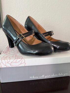 Journee Collection Black Patent Double-Strap Mary Jane Pumps